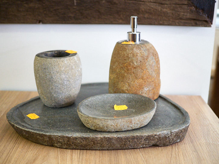 accessori in pietra per il bagno