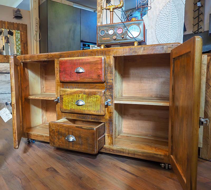 Credenza colorata in stile vintage molto particolare prezzo offerta
