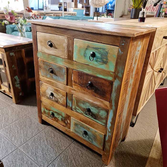 cassettiera vintage decapata colorata