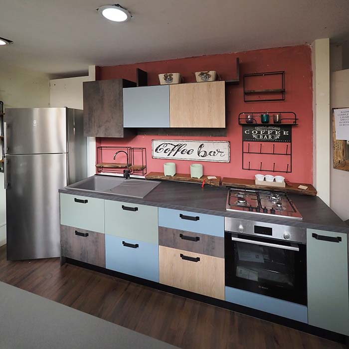 cucina piccola colorata