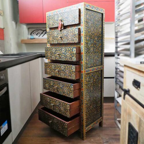 cassettiera alta dipinta