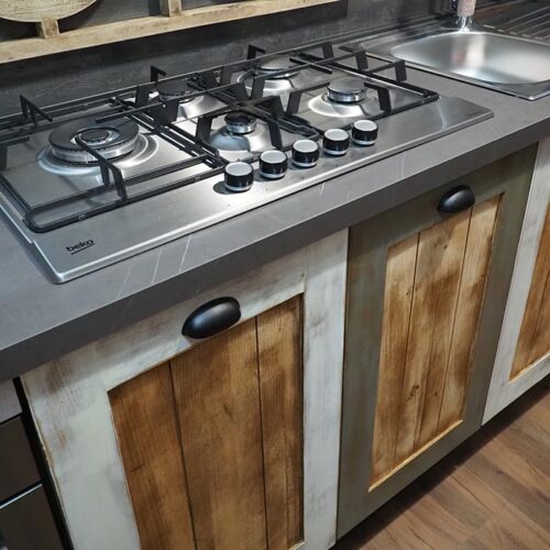 cucina legno colorata