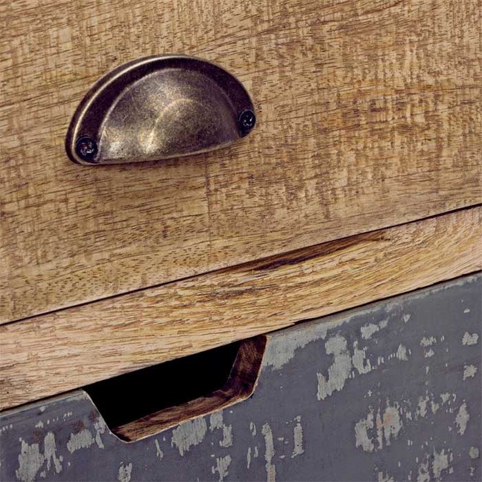 comodino particolare legno vintage