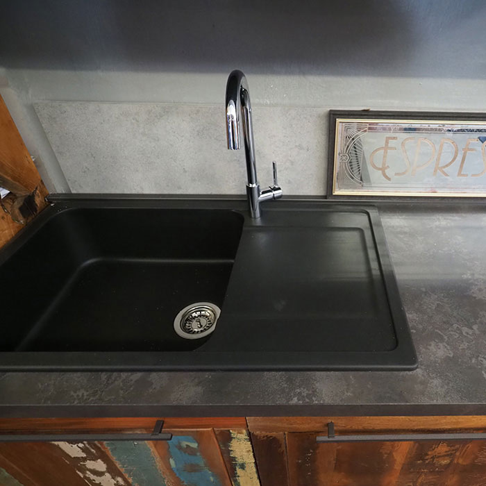 Lavello Granitek black su top HPL grigio brown stone